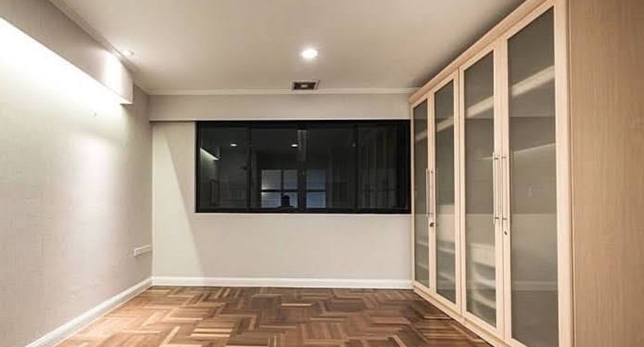 For sale 3 bedrooms condo in Watthana, Bangkok