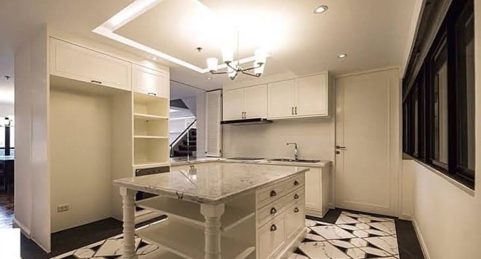 For sale 3 bedrooms condo in Watthana, Bangkok