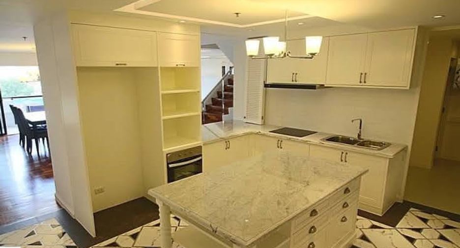 For sale 3 bedrooms condo in Watthana, Bangkok