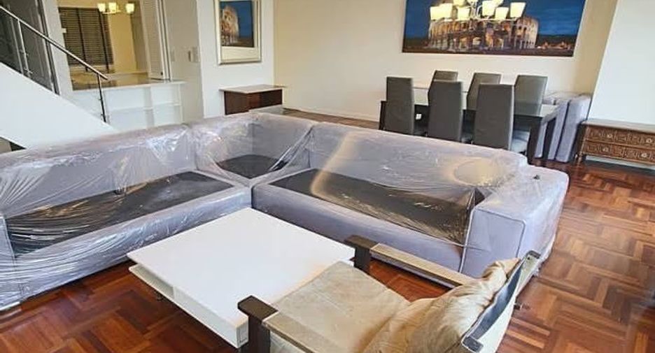 For sale 3 bedrooms condo in Watthana, Bangkok