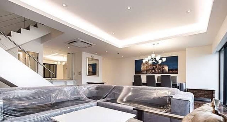 For sale 3 bedrooms condo in Watthana, Bangkok