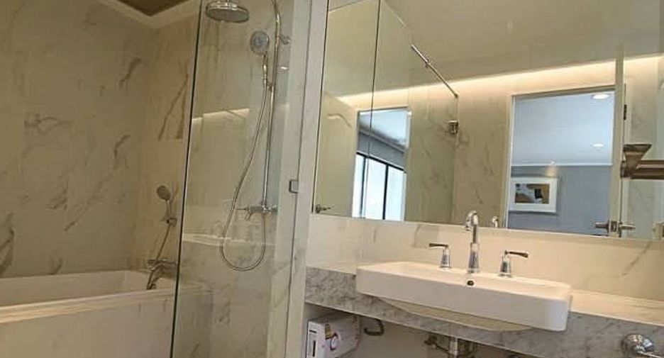 For sale 3 bedrooms condo in Watthana, Bangkok