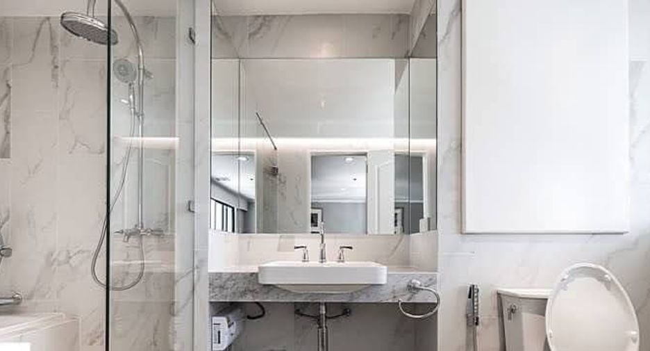 For sale 3 bedrooms condo in Watthana, Bangkok