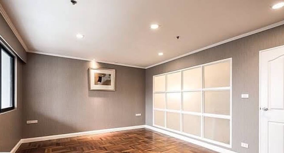 For sale 3 bedrooms condo in Watthana, Bangkok