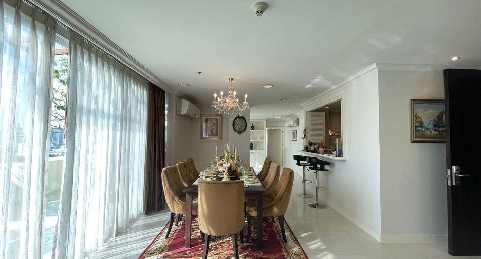 For rent 4 bedrooms apartment in Watthana, Bangkok