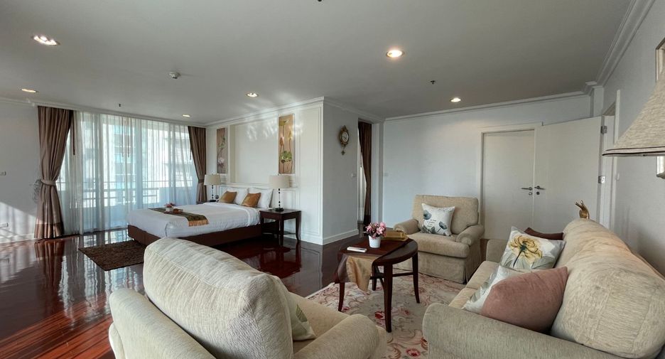 For rent 4 bedrooms apartment in Watthana, Bangkok