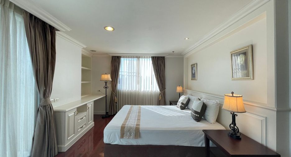 For rent 4 bedrooms apartment in Watthana, Bangkok
