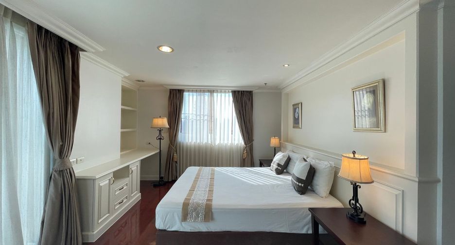 For rent 4 bedrooms apartment in Watthana, Bangkok