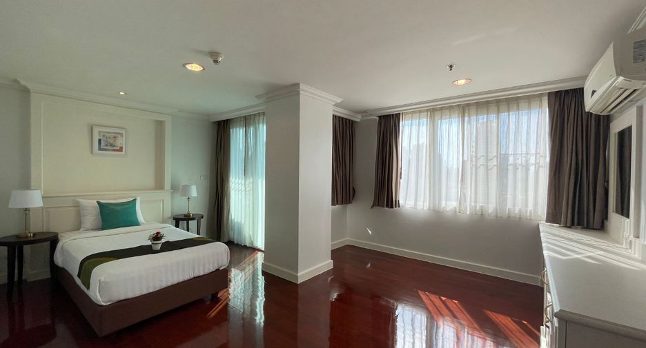 For rent 4 bedrooms apartment in Watthana, Bangkok