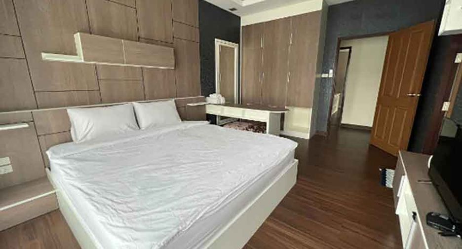 For rent 4 bedrooms townhouse in Mueang Chiang Mai, Chiang Mai