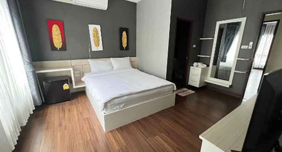 For rent 4 bedrooms townhouse in Mueang Chiang Mai, Chiang Mai