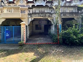 Casa adosada en venta de 2 habitaciones en Tha Yang, Phetchaburi