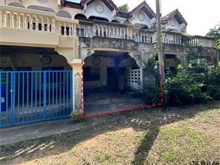Casa adosada en venta de 2 habitaciones en Tha Yang, Phetchaburi
