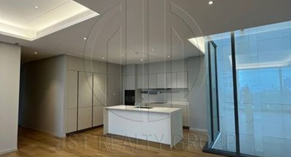 For rent and for sale 2 bedrooms condo in Pathum Wan, Bangkok
