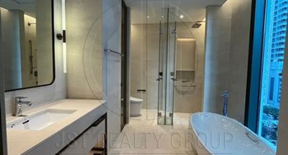 For rent and for sale 2 bedrooms condo in Pathum Wan, Bangkok