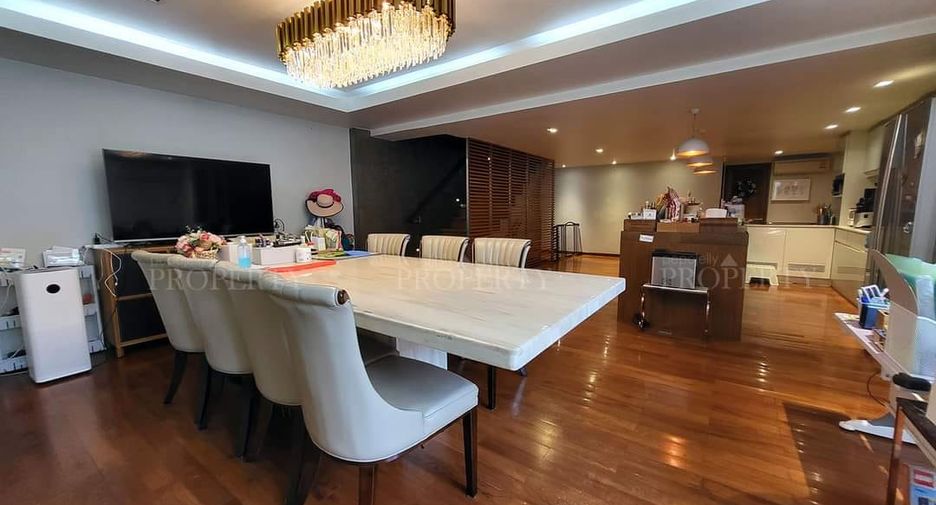 For rent and for sale 4 bed townhouse in Yan Nawa, Bangkok
