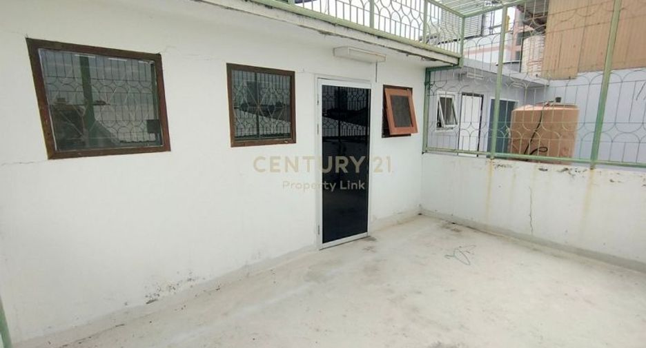 For rent 3 bedrooms townhouse in Din Daeng, Bangkok