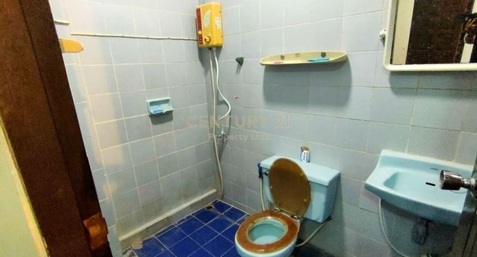 For rent 3 bedrooms townhouse in Din Daeng, Bangkok