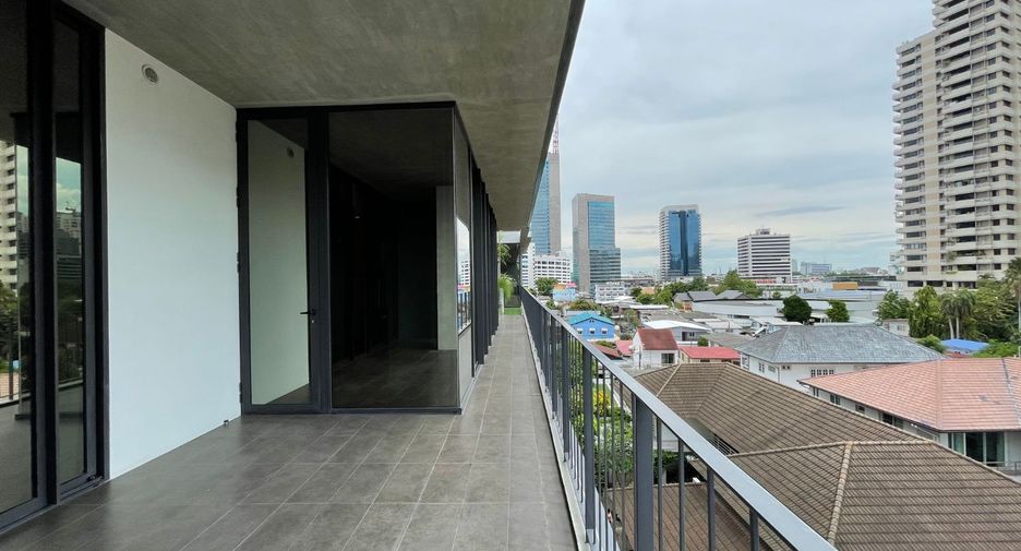 For rent 4 ベッドルーム condo in Khlong Toei, Bangkok