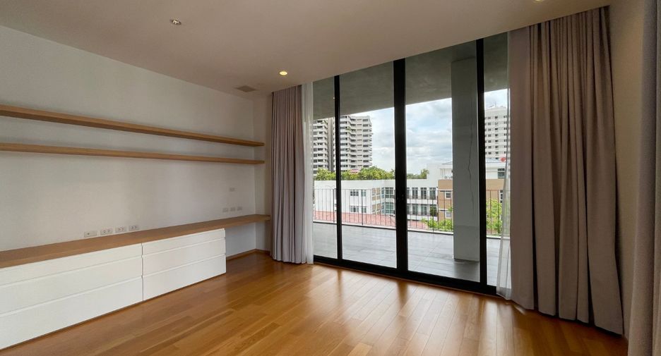 For rent 4 ベッドルーム condo in Khlong Toei, Bangkok