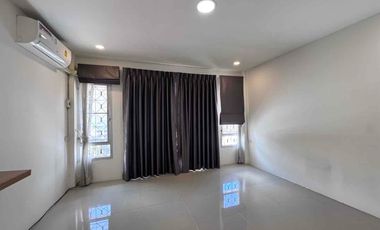 Reihenhaus zum Kauf mit 2 Zimmer in Lat Krabang, Bangkok
