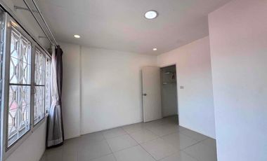 Reihenhaus zum Kauf mit 2 Zimmer in Lat Krabang, Bangkok