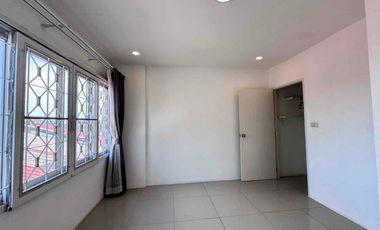 Reihenhaus zum Kauf mit 2 Zimmer in Lat Krabang, Bangkok