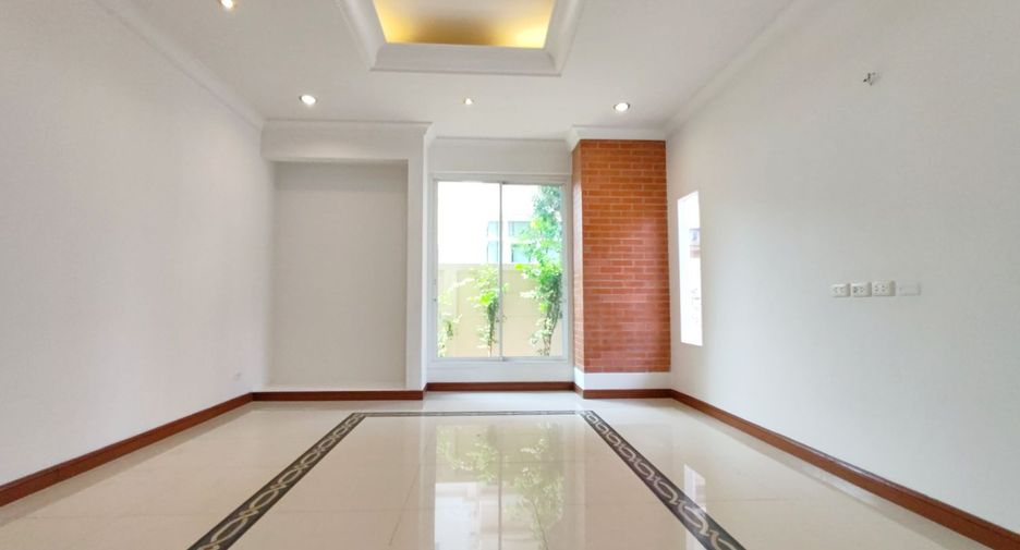 For sale 3 ベッドルーム house in Bang Khen, Bangkok