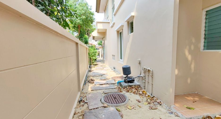 For sale 3 ベッドルーム house in Bang Khen, Bangkok
