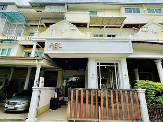 For sale retail Space in Chatuchak, Bangkok