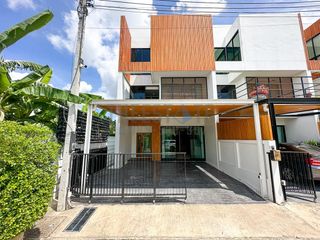 出售 4 卧室 联排别墅 在 San Sai, Chiang Mai