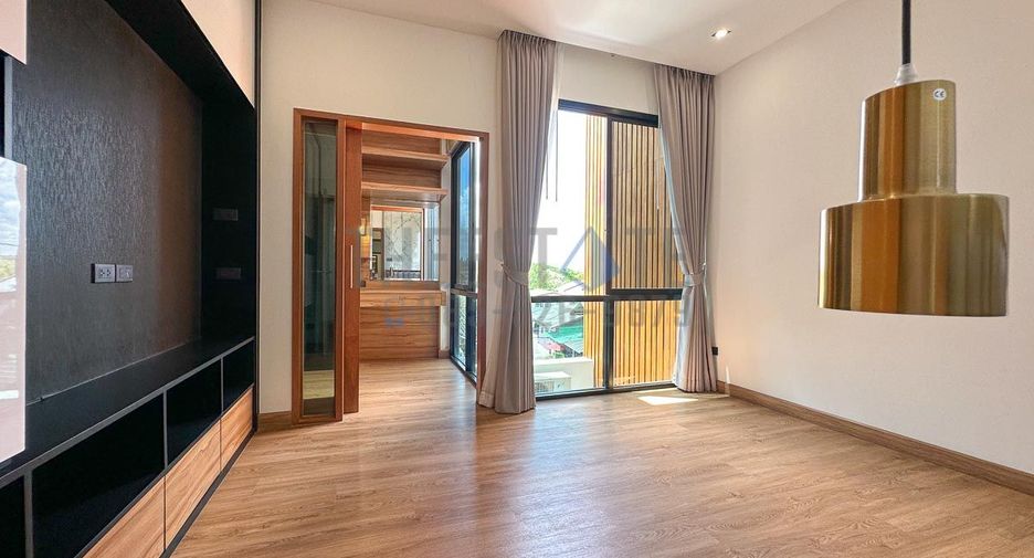 For sale 4 bedrooms townhouse in San Sai, Chiang Mai