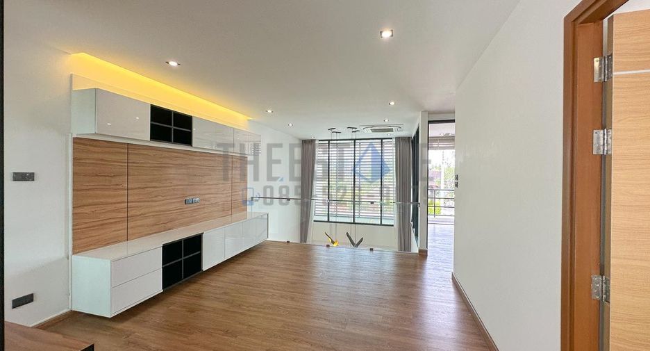 For sale 4 bedrooms townhouse in San Sai, Chiang Mai