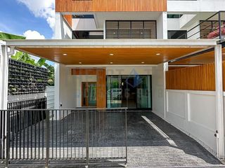 出售 4 卧室 联排别墅 在 San Sai, Chiang Mai