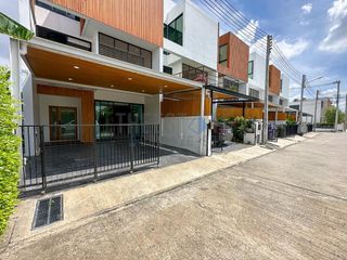 出售 4 卧室 联排别墅 在 San Sai, Chiang Mai