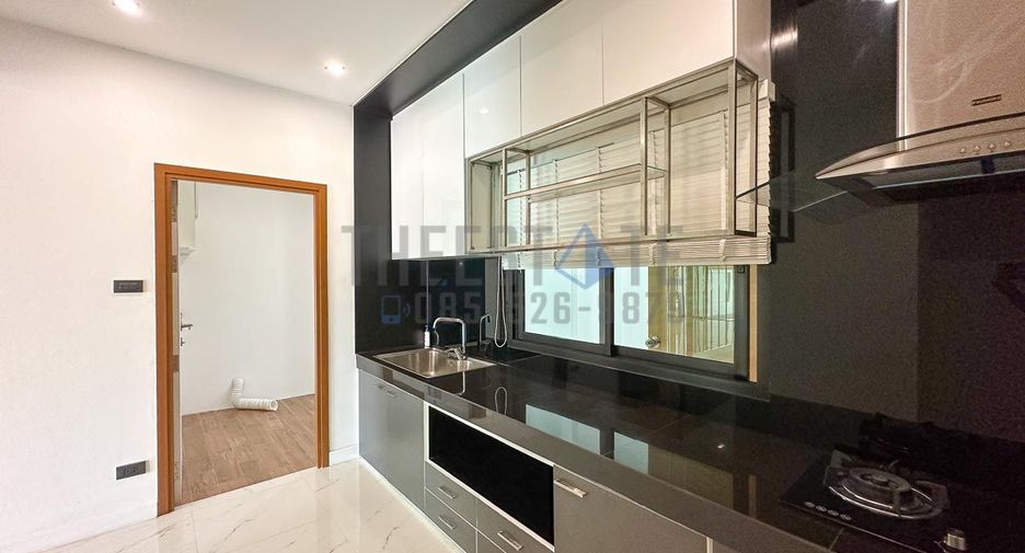 For sale 4 bedrooms townhouse in San Sai, Chiang Mai