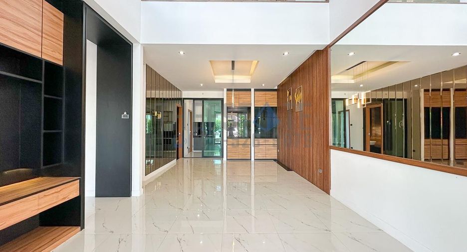For sale 4 bedrooms townhouse in San Sai, Chiang Mai