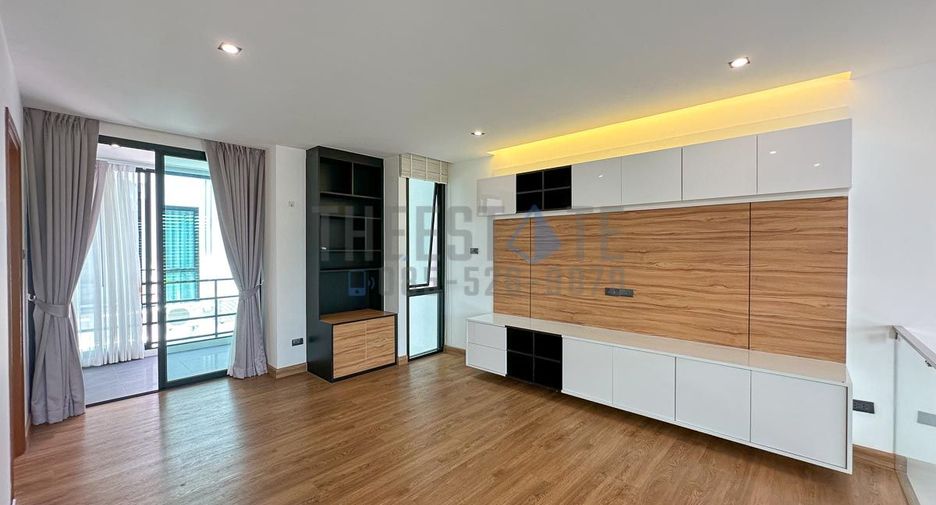 For sale 4 bedrooms townhouse in San Sai, Chiang Mai