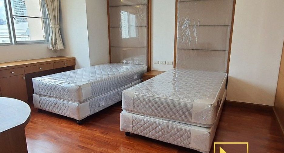 Apartamento en alquiler de 3 habitaciones en Khlong Toei, Bangkok