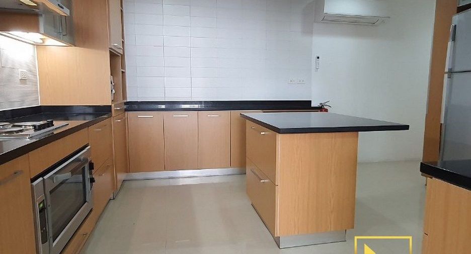 Apartamento en alquiler de 3 habitaciones en Khlong Toei, Bangkok