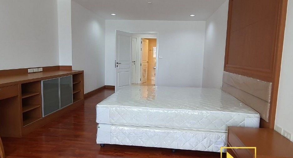 Apartamento en alquiler de 3 habitaciones en Khlong Toei, Bangkok