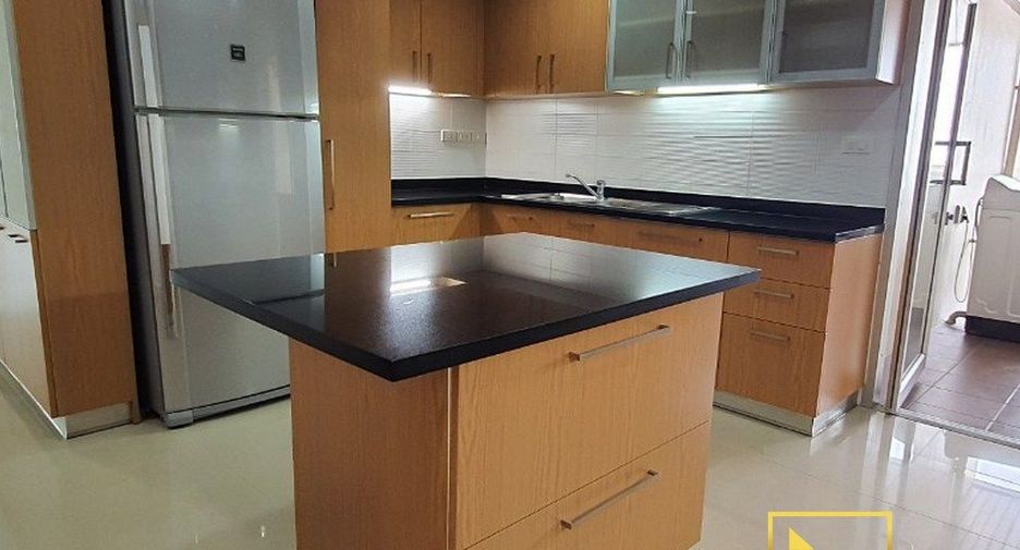 Apartamento en alquiler de 3 habitaciones en Khlong Toei, Bangkok