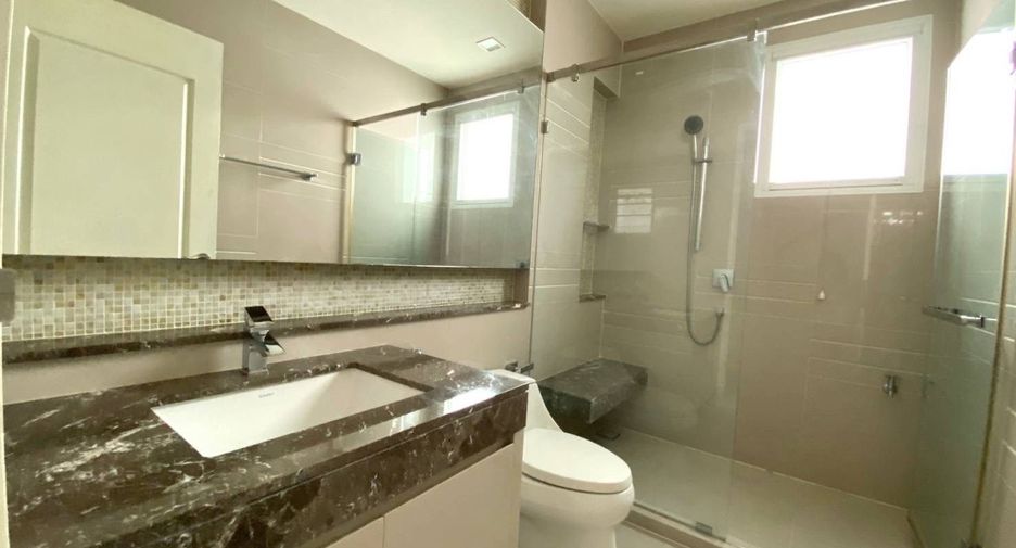 For rent and for sale 4 bedrooms house in Suan Luang, Bangkok