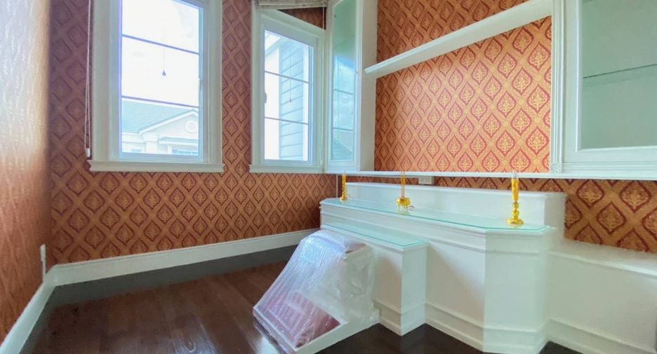 For rent and for sale 4 bedrooms house in Suan Luang, Bangkok