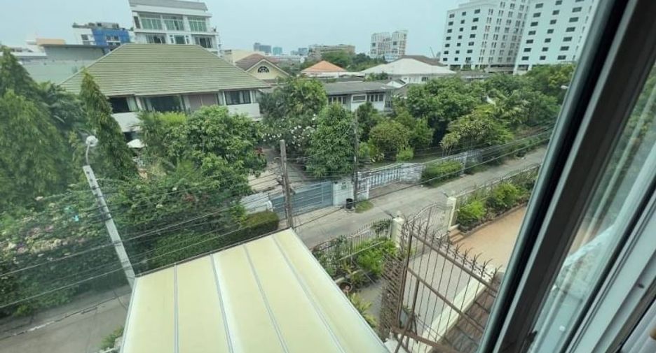 Casa en alquiler y en venta de 4 habitaciones en Watthana, Bangkok