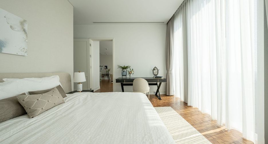 For rent 2 bedrooms condo in Sathon, Bangkok