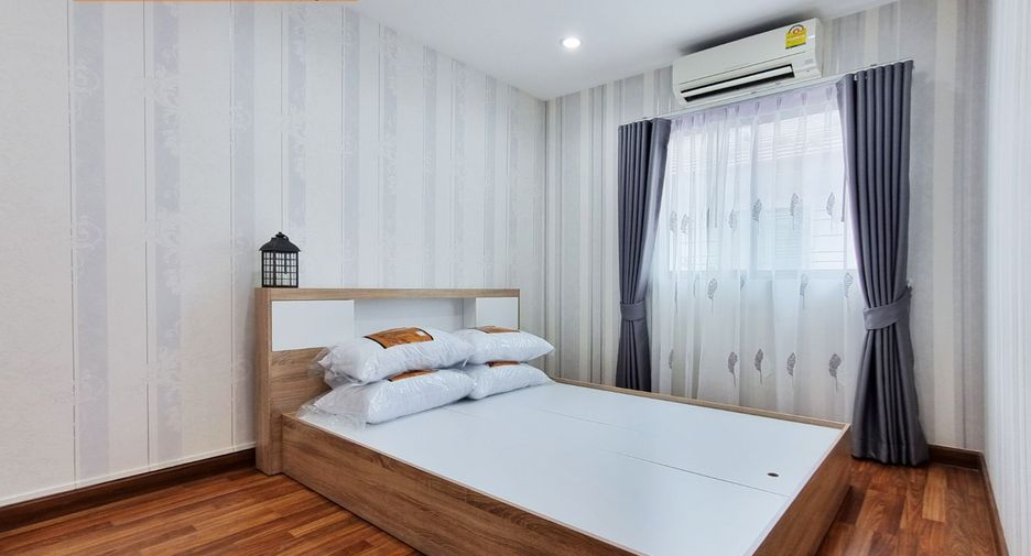 For rent 3 bedrooms townhouse in Suan Luang, Bangkok