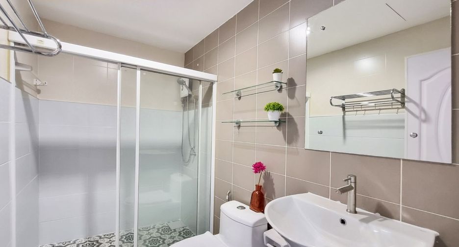 For rent 3 bedrooms townhouse in Suan Luang, Bangkok