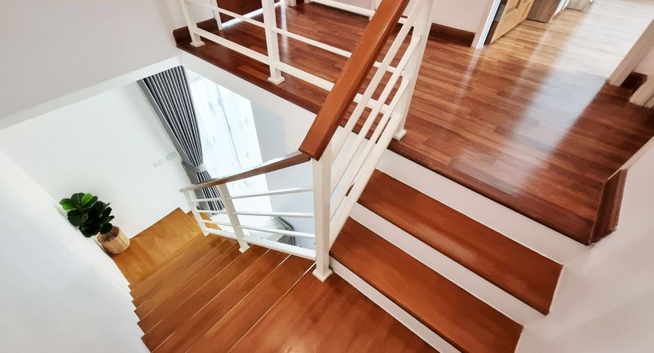 For rent 3 bedrooms townhouse in Suan Luang, Bangkok