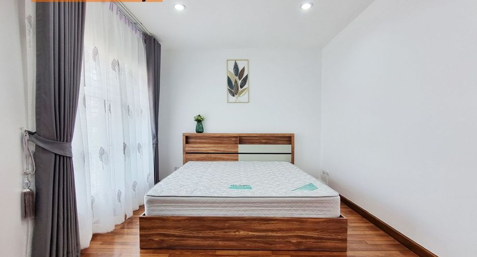 For rent 3 bedrooms townhouse in Suan Luang, Bangkok